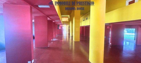 2 bedrooms Apartment in Milan, Italy No. 267479 5