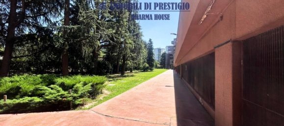 2 bedrooms Apartment in Milan, Italy No. 267479 3