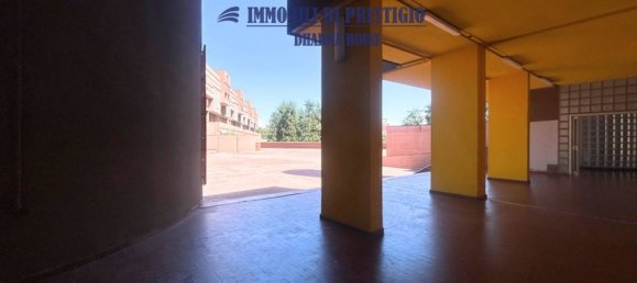 2 bedrooms Apartment in Milan, Italy No. 267479 8