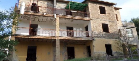 5-Zimmer Gewerbliche Immobilie in Perugia, Italy, Nr. 271548 2