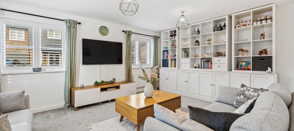 4 bedrooms House in Horley, United Kingdom No. 1001 7