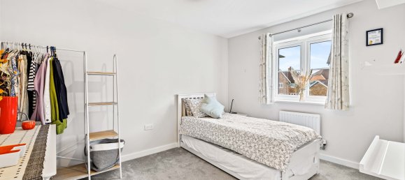 4 bedrooms House in Horley, United Kingdom No. 1001 40