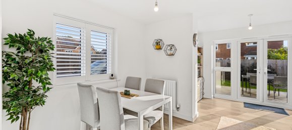 4 bedrooms House in Horley, United Kingdom No. 1001 23