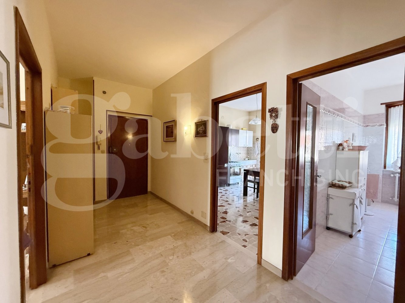 Квартира с 2 спальнями в Бра, Италия № 266807