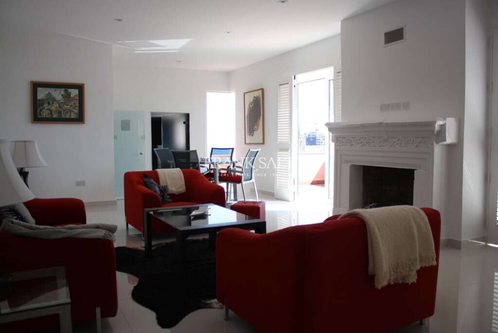3 bedrooms Penthouse in Saint Julian's, Malta No. 8546