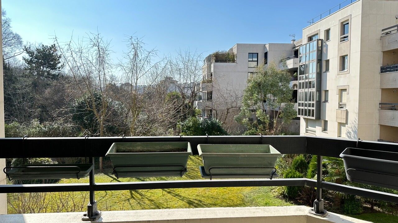 Apartamento de 2 dormitorios en Suresnes, France No. 117827