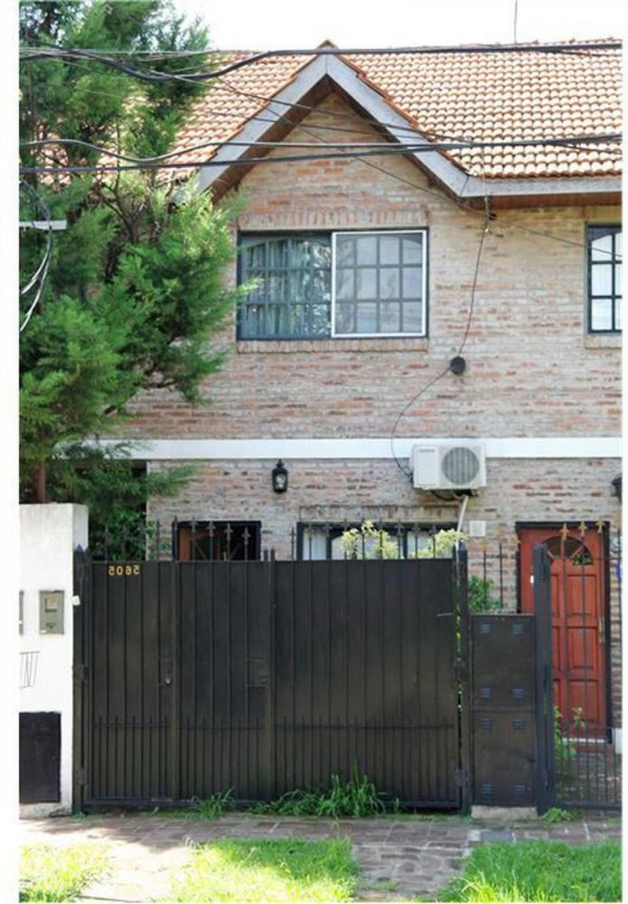 2 bedrooms House in Vicente Lopez, Argentina No. 51887