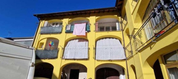 2 bedrooms Apartment in Luino, Italy No. 283021 8