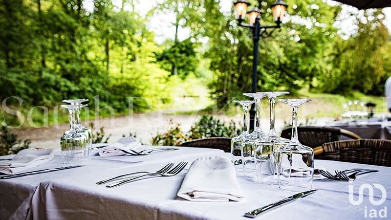  عقار تجاري في Compiegne, France 233متر مربع رقم 74297