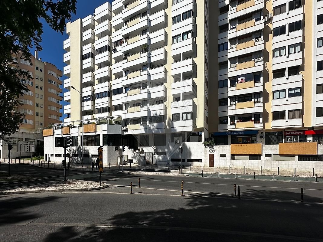 Apartamento de 6 dormitorios en Lisbon, Portugal No. 79505