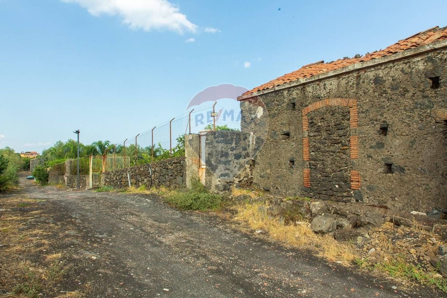 Земельный участок 3800м² в Ачиреале, Италия № 234713