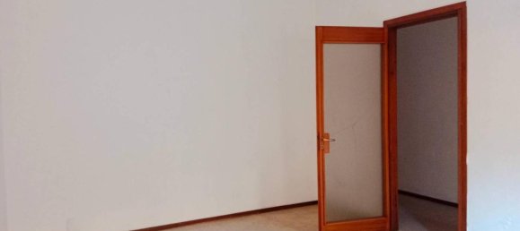 4 rooms Apartment in Genoa, Italy No. 76864 10