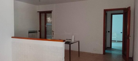 4 rooms Apartment in Genoa, Italy No. 76864 6