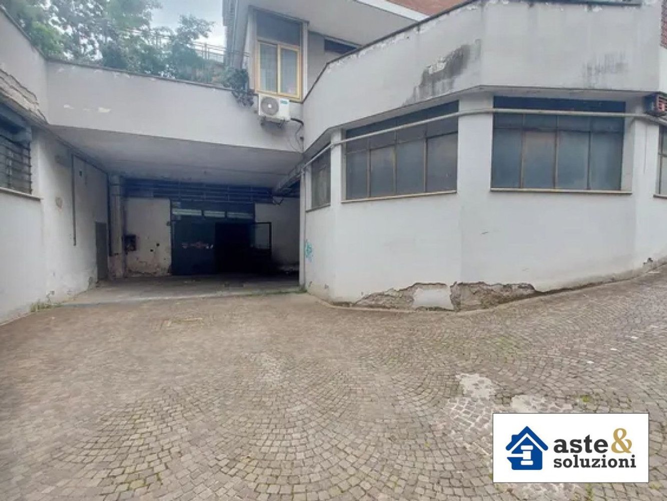 670m² Commercial property in Rome, Italy No. 376600