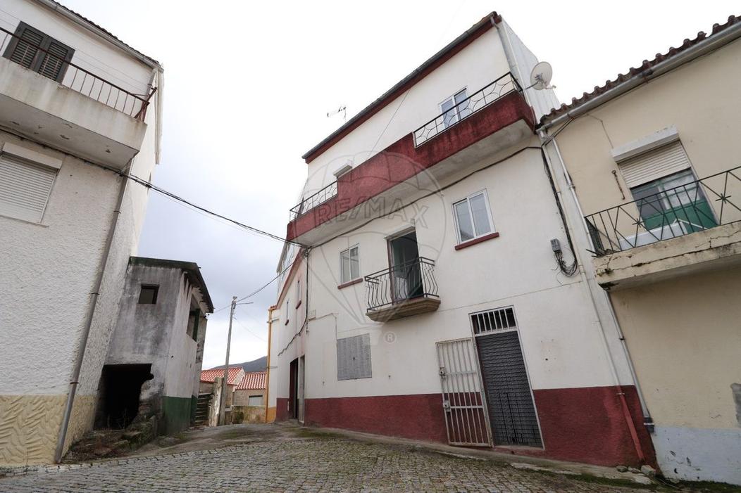 Casa de 4 dormitorios en Casteleiro, Portugal No. 25606