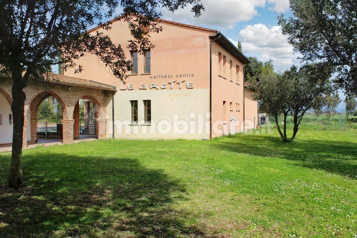 Коммерческая недвижимость 1280м² в Кампилья Мариттима, Италия № 351316