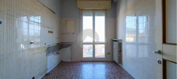6 rooms Apartment in Reggio Emilia, Italy No. 134855 5