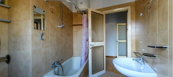 6 rooms Apartment in Reggio Emilia, Italy No. 134855 18