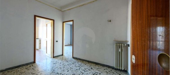 6 rooms Apartment in Reggio Emilia, Italy No. 134855 3