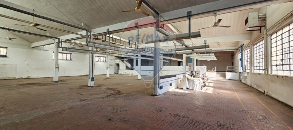 900m² Warehouse in Parabiago, Italy No. 265350 7