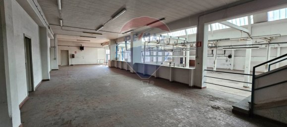 900m² Warehouse in Parabiago, Italy No. 265350 2