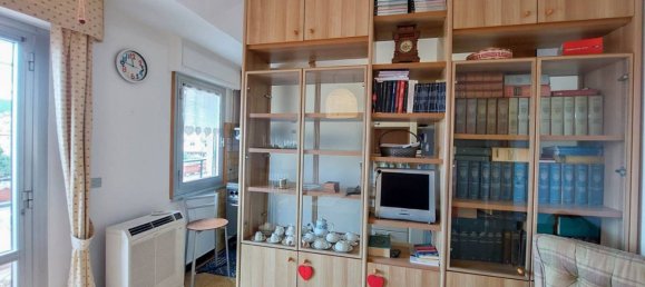 2 bedrooms Penthouse in Genoa, Italy No. 70149 2