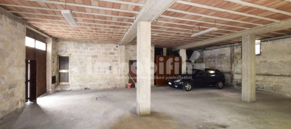 131m² Garage in Oria, Italy No. 172880 3