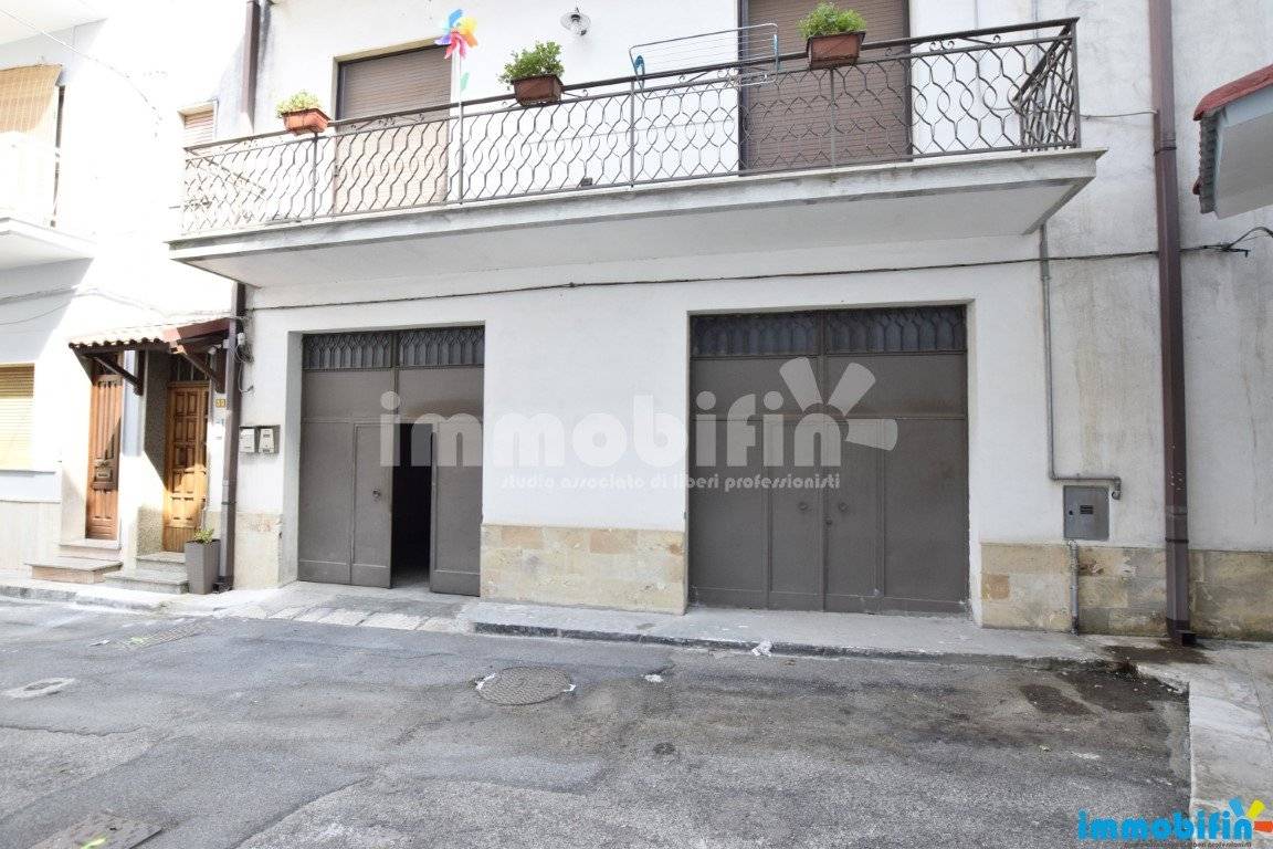 131m² Garage in Oria, Italy No. 172880