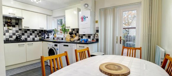 2 bedrooms House in Bordon, United Kingdom No. 10764 2