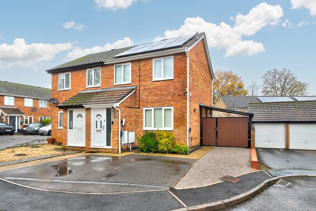 2 bedrooms House in Bordon, United Kingdom No. 10764