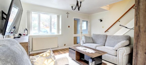 2 bedrooms House in Bordon, United Kingdom No. 10764 3