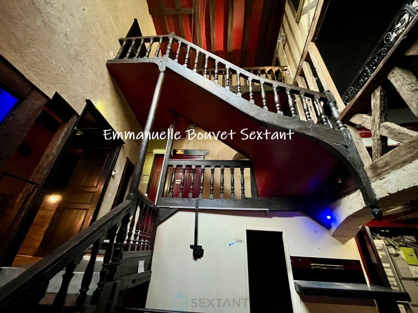 274m² Commercial property in Bergerac, France No. 305474