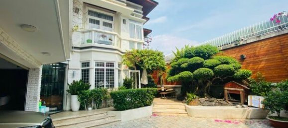 1527.34m² Villa in District 7, Vietnam No. 7597 3