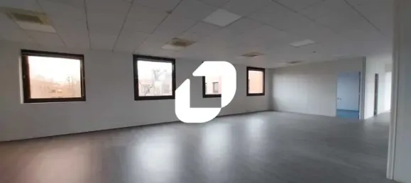 Bureau à Montigny-le-Bretonneux, France 176m² No. 302391 2