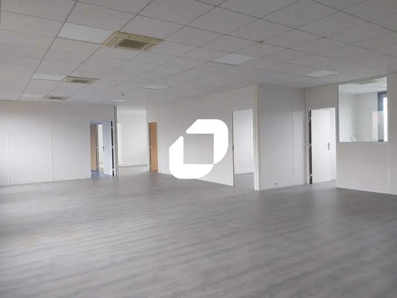 Bureau à Montigny-le-Bretonneux, France 176m² No. 302391