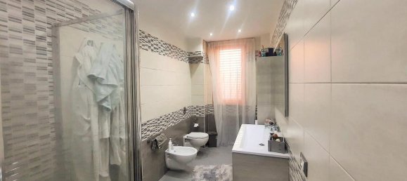 3-salle Appartement à Palermo, Italy No. 13704 8