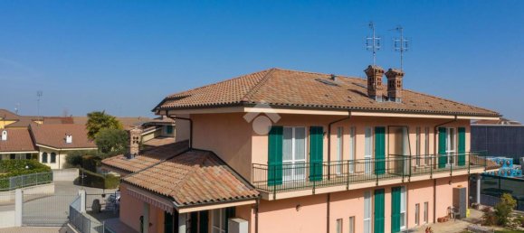 Villa de 6 habitaciónes en Verzuolo, Italy No. 34131 2