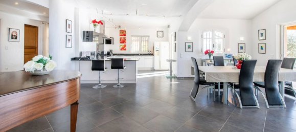 5 bedrooms Villa in Chateauneuf-Grasse, France No. 1714 15