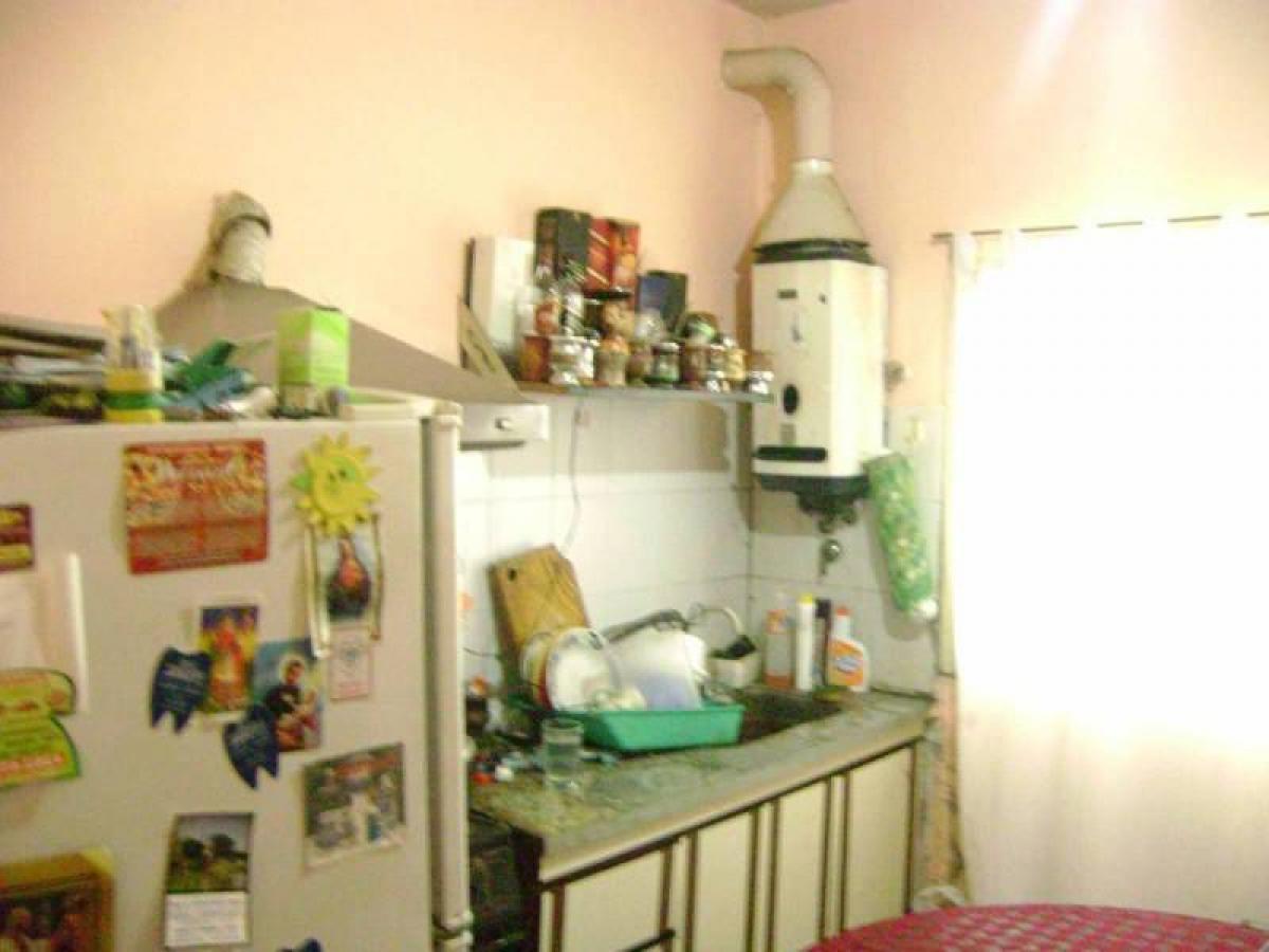 2 bedrooms House in Lanus, Argentina No. 10809