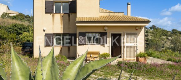 4 bedrooms Villa in Ragusa, Italy No. 129976 16