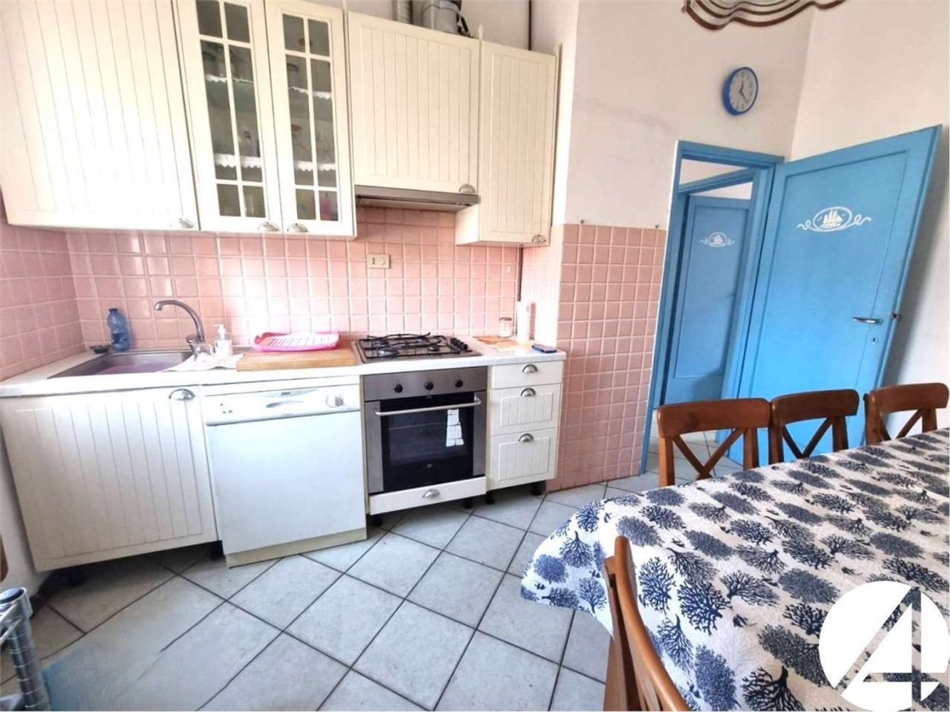 Квартира с 3 комнатами в Виареджо, Италия № 64127