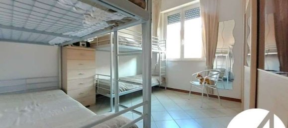 Квартира с 3 комнатами в Виареджо, Италия № 64127 13