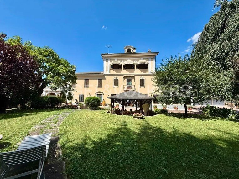 Вилла с 6 спальнями в Кьюза ди Пезио, Италия № 345787