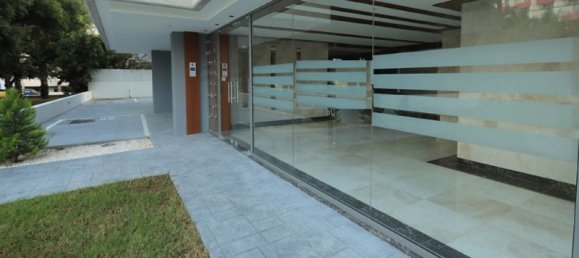 3 bedrooms Apartment in Limassol, Cyprus No. 9368 5