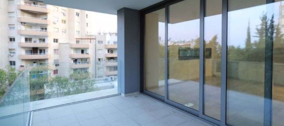 3 bedrooms Apartment in Limassol, Cyprus No. 9368 2