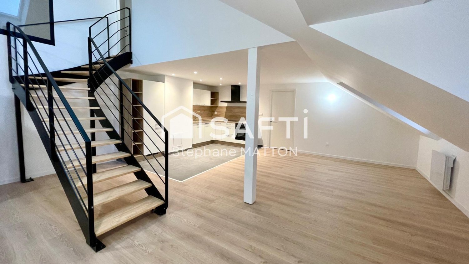 3 bedrooms Duplex in Valenciennes, France No. 238883