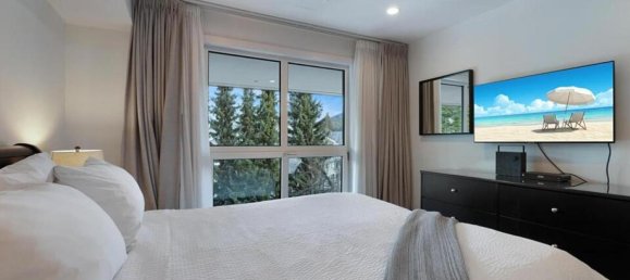 Studio in the Condo in British Columbia, Canada No. 1300 11