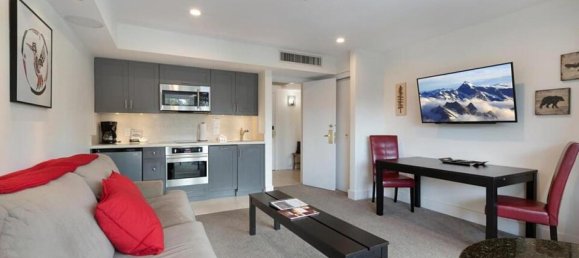 Studio in the Condo in British Columbia, Canada No. 1300 5