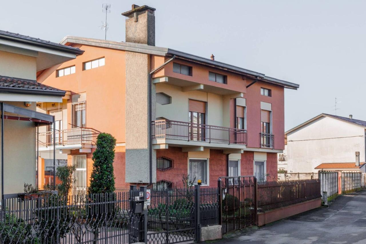 7 rooms Villa in Mezzago, Italy No. 42624
