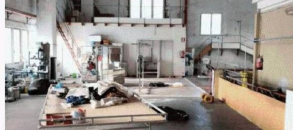 1429m² Warehouse in Vado Ligure, Italy No. 338838 3